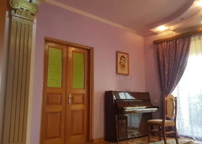 Gishyan House